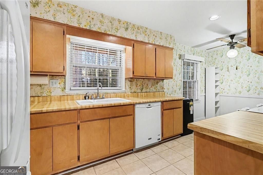 Classic four bedroom ranch in the Lakeside High School district. Step – image 6
