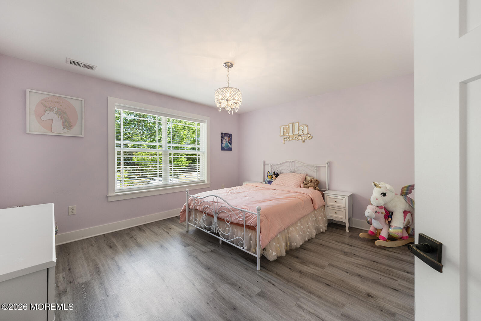 Beautifully maintained 3-bedroom, 2.5-bath home featuring an open-conc – image 21