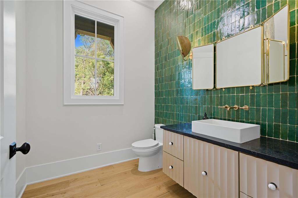 Beautiful Custom Home on gorgeous estate lot in exclusive Milton. This – image 39