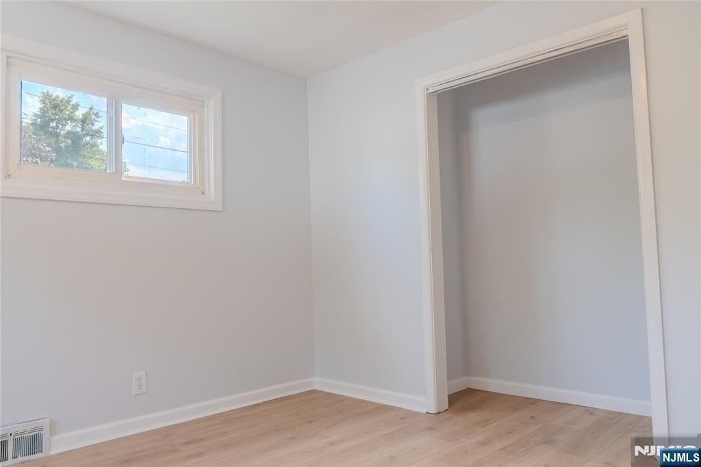 Welcome to 25 Lakeview Drive in Emerson! This beautifully renovated 3- – image 34