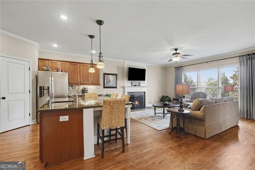 $5000 to BUYERS closing costs with acceptable offer! Beautiful east fa – image 8