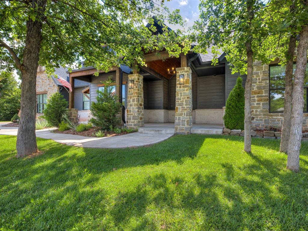 Amid the wooded charm of Arcadia, 12925 Broken Arrow offers a perfect – image 4
