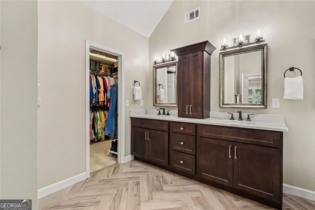 Welcome to this stunning home in beautiful Grayson, Georgia. Professio – image 31