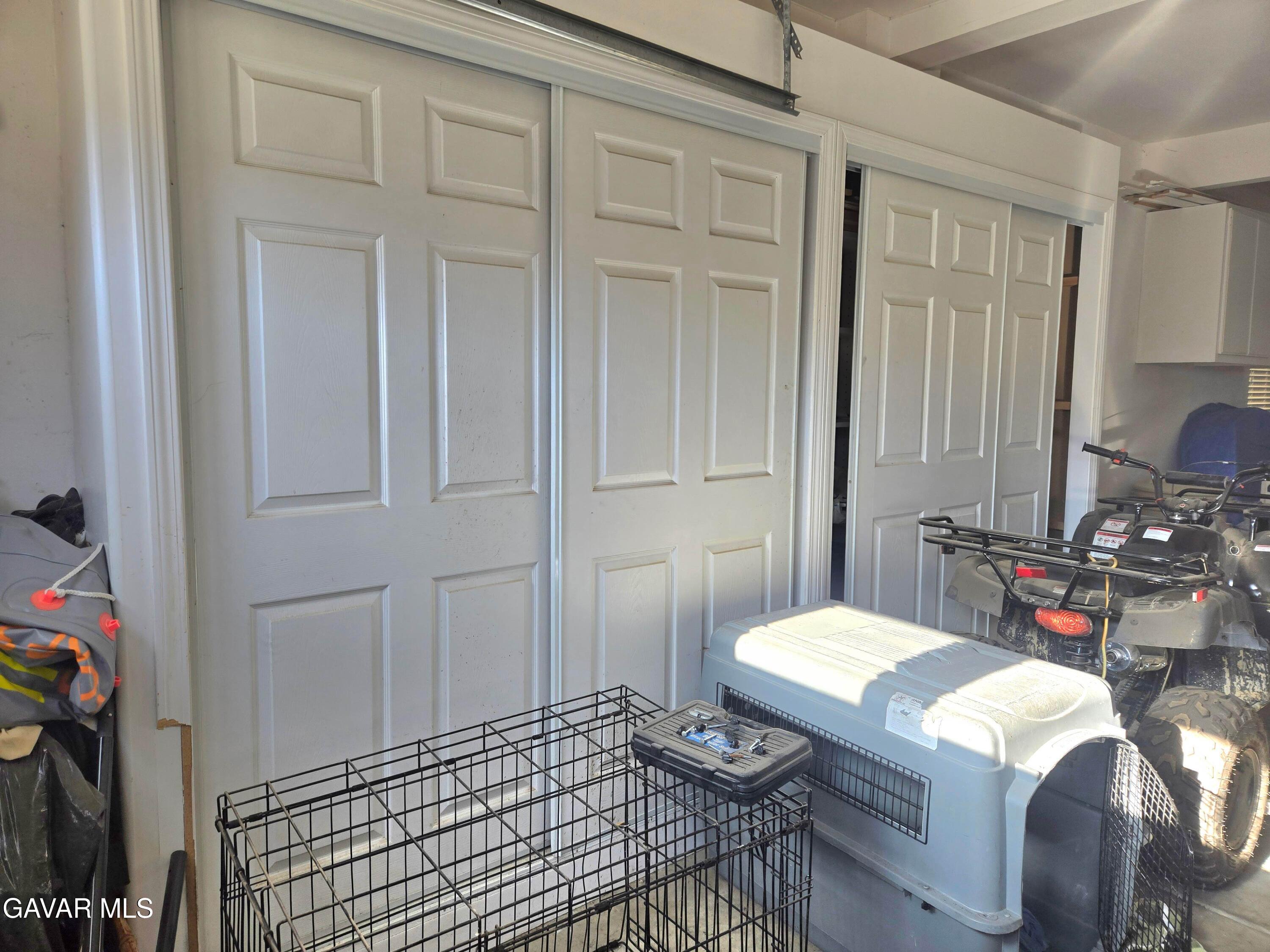 Stunning 5-bedroom, 4-bathroom, 2-story single-family home in the high – image 48