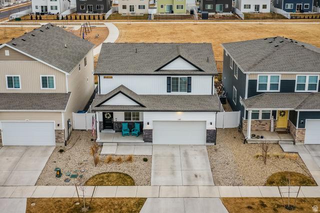 Why wait? Stunning newer construction home in Saratoga Springs with a – image 1