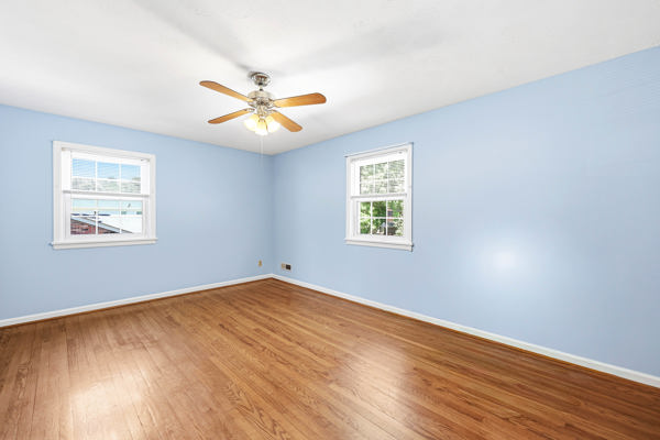 Welcome to this beautiful home that’s gleaming with pride and perfecti – image 42