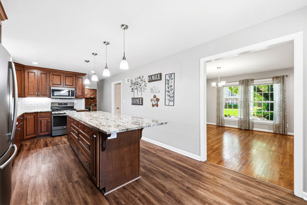 Welcome to this beautiful home that’s gleaming with pride and perfecti – image 10