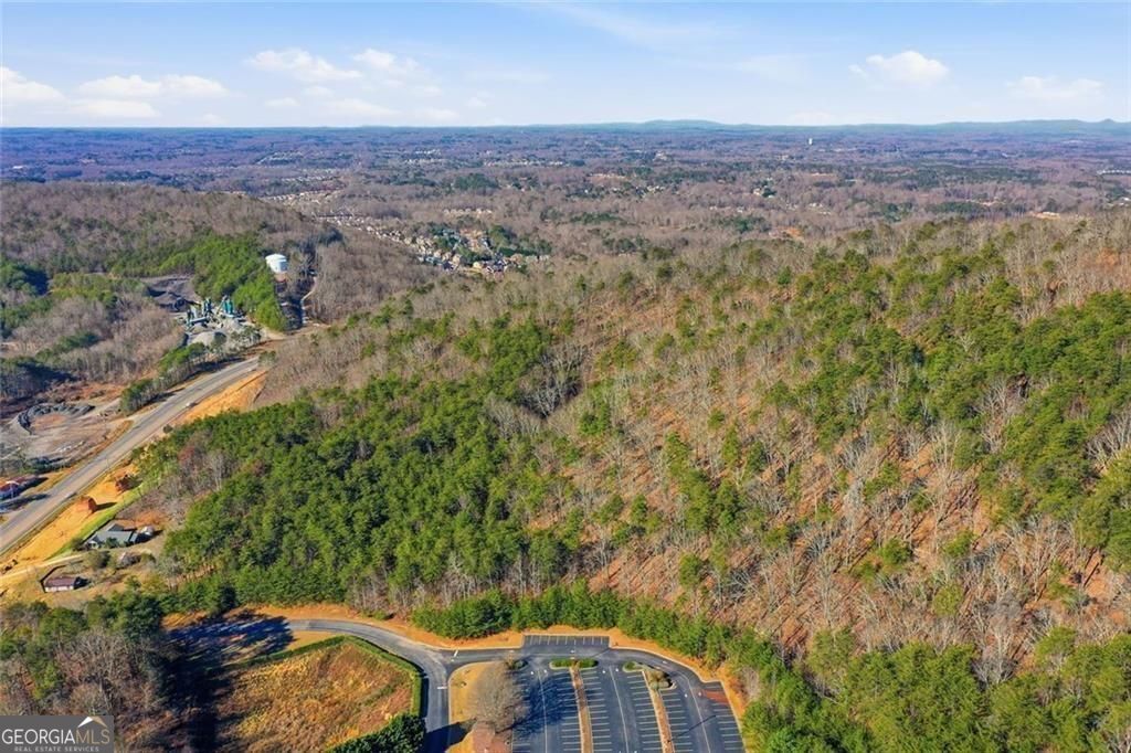 A mountain retreat in the heart of Forsyth. This extraordinary 6+ acre – image 3