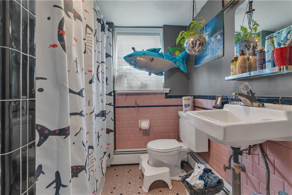 Fantastic opportunity to own a three-family home in Providences vibran – image 29