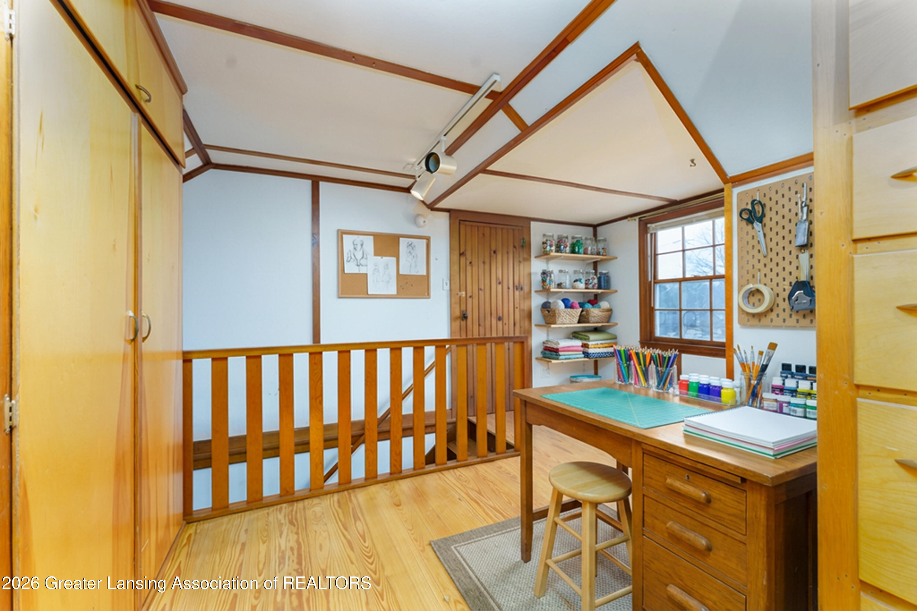 A rare opportunity to score a quintessential Glencairn gem! Gorgeous c – image 69
