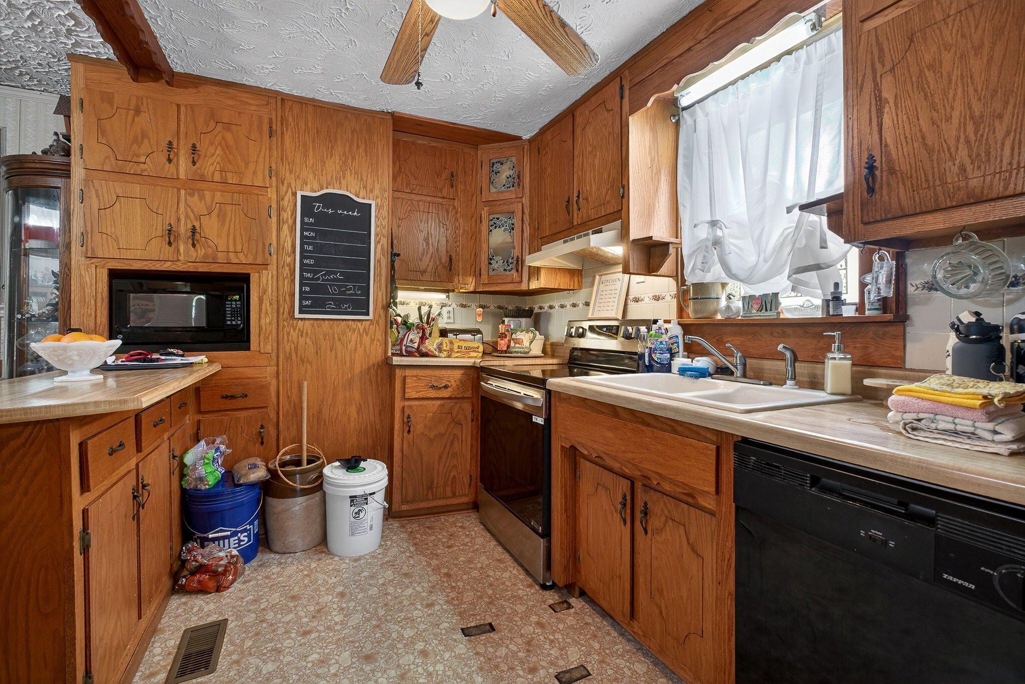 Opportunity, acreage, and potential all come together on this 41.16-ac – image 10