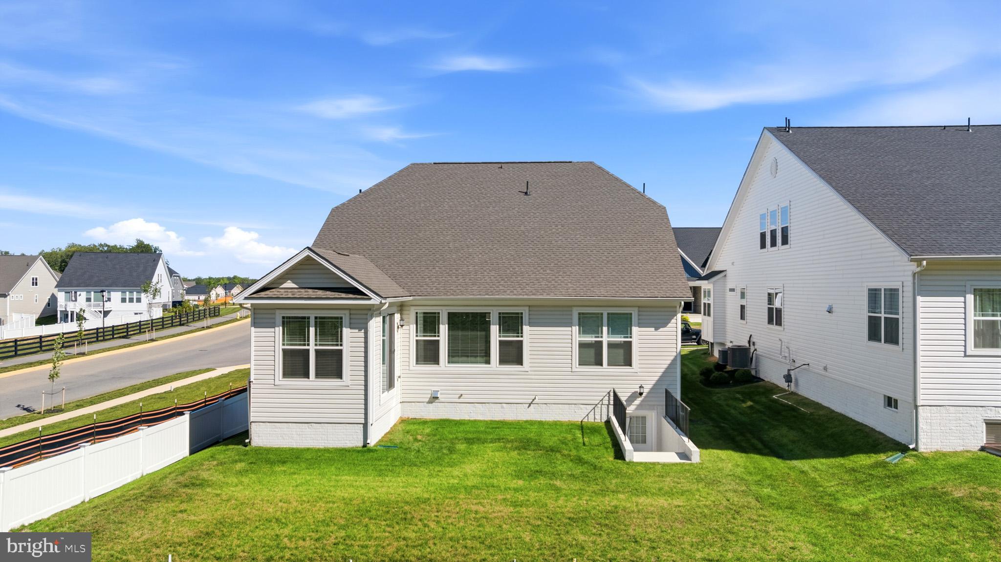 HOME SWEET HOME! Like new beauty situated on a corner lot, in sought – image 34