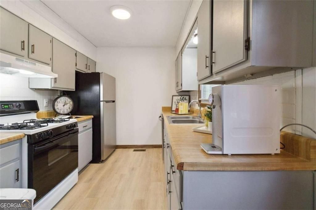 One plus acre in Milton! Purchase this ranch home that is located in c – image 6