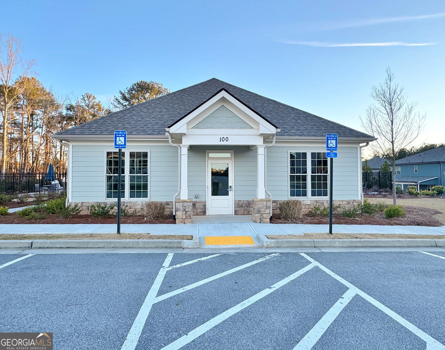 5 BEDROOM/3.5 BATH and over 3100 SF! This lovely like new double cul d – image 42