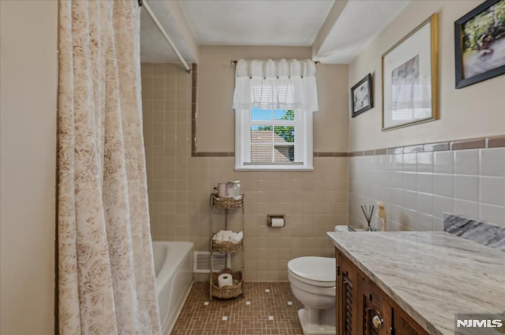 85 85 Stewart, Kearny, New Jersey, 07032, USA, 3 Bedrooms Bedrooms, ,3 BathroomsBathrooms,Residential,For Sale,85 Stewart,26021909