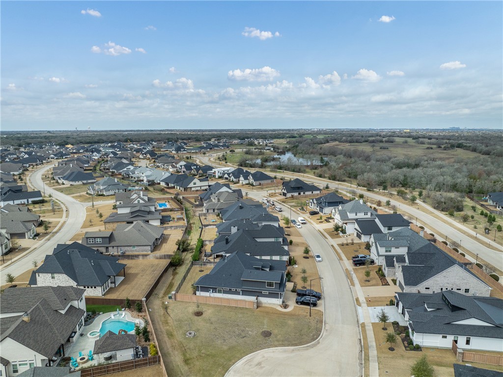 This stunning 4-bedroom, 4.5-bath modern home in Greens Prairie Reserv – image 42