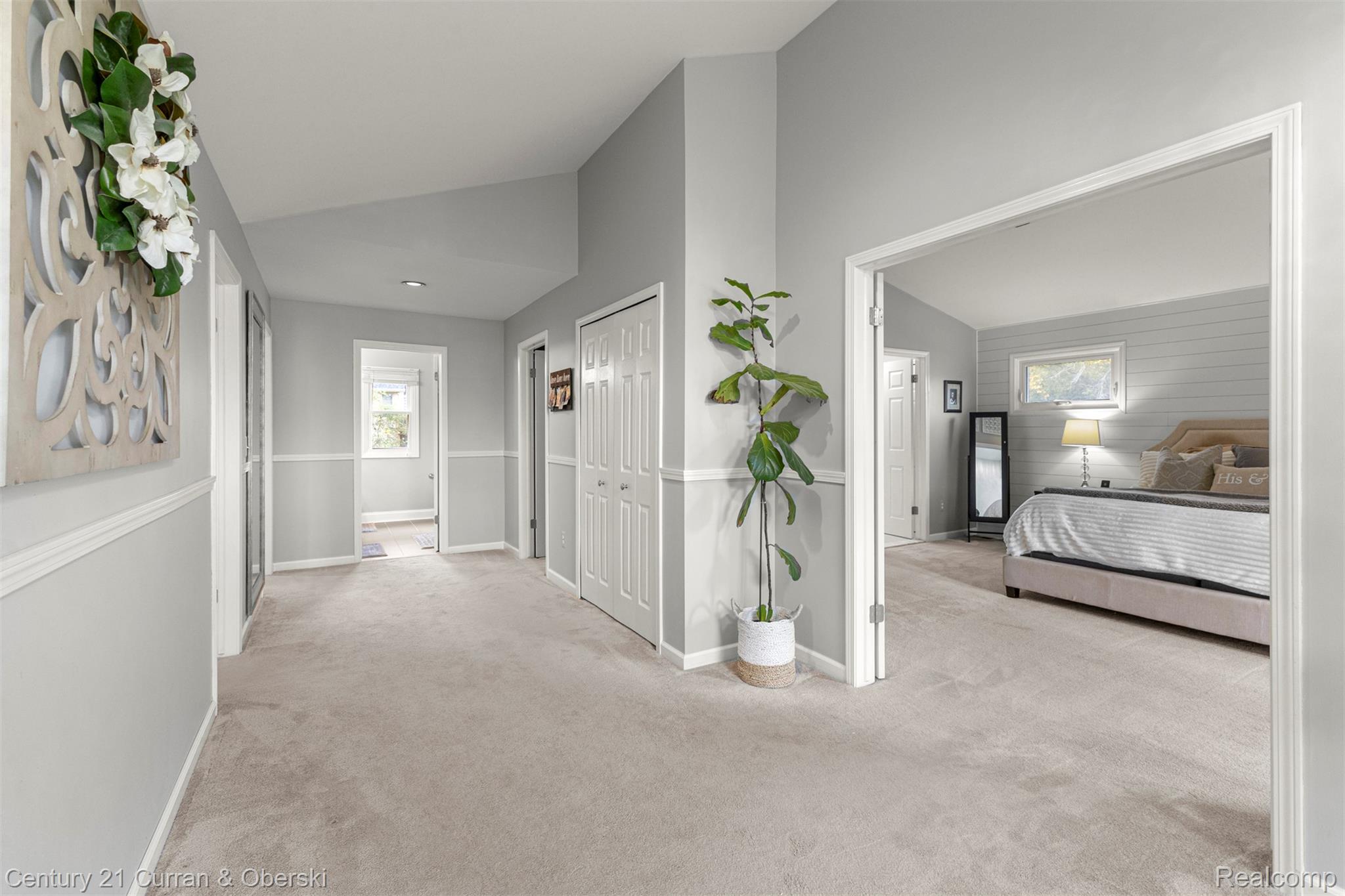 Welcome to 30999 Sudbury Street in Farmington Hills. This beautifully – image 26