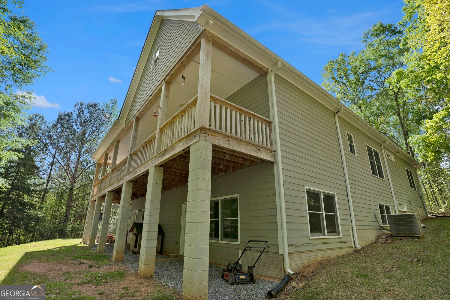 Experience the epitome of country living on this expansive 10+ acre pr – image 42