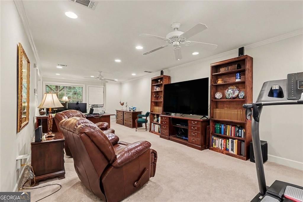Welcome to this stunning home in beautiful Grayson, Georgia. Professio – image 39