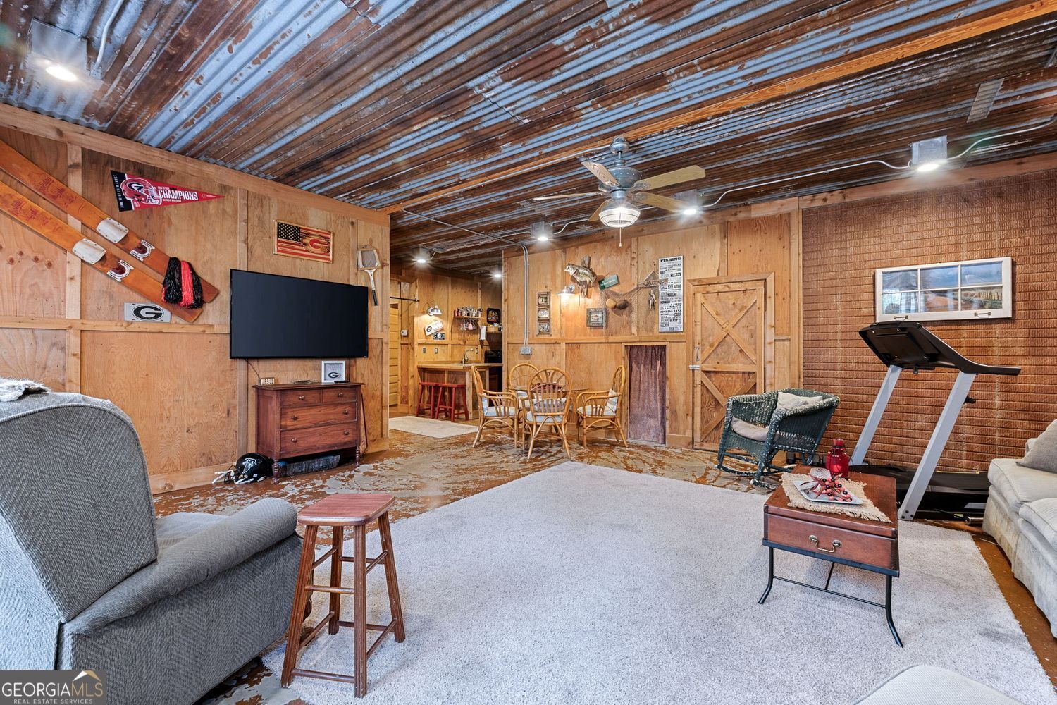 No HOA or restrictions! Full basement w/in-law suite! All Brick! Come – image 40