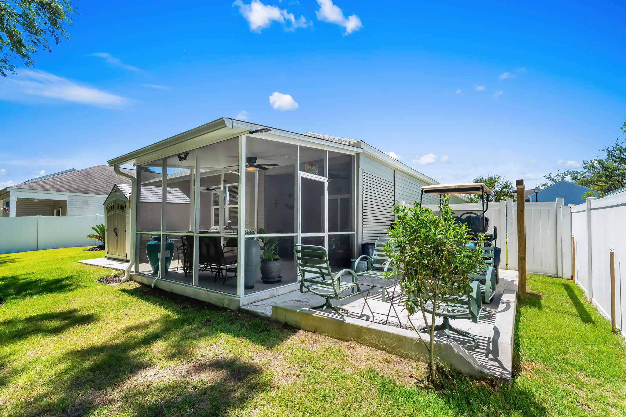 This is a beautifully maintained 4 BR/2BA one level, open concept ranc – image 34