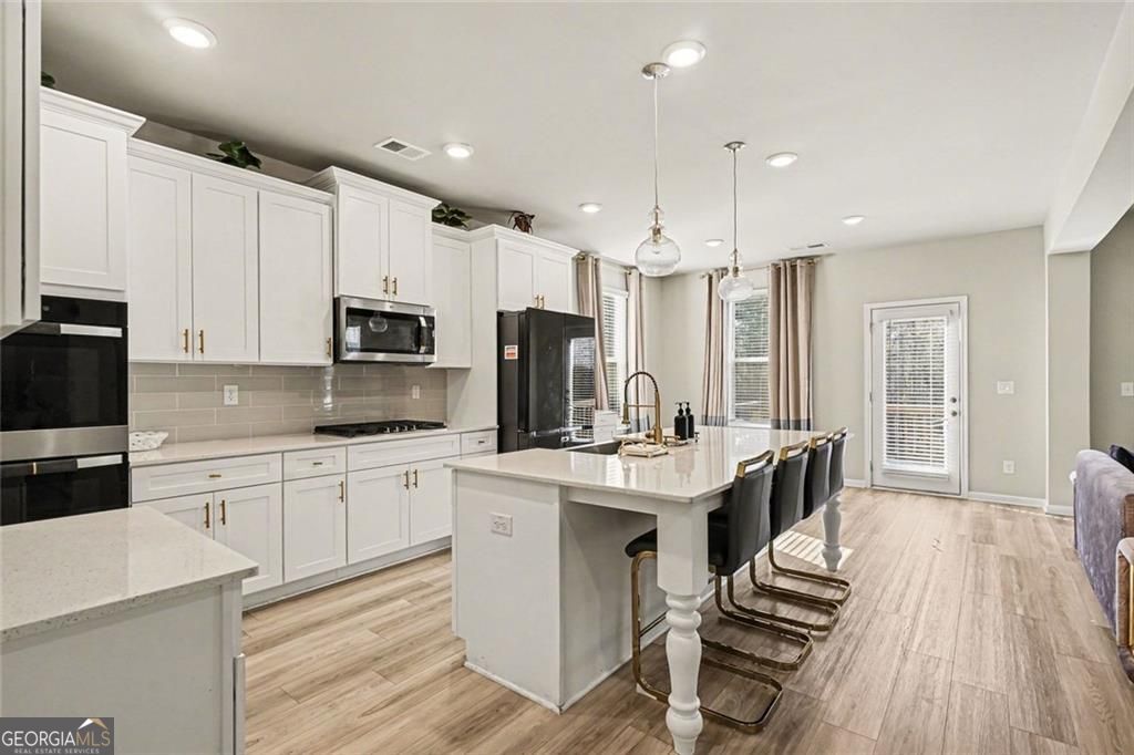 Beautiful home in the sought after Calcutta community! This spacious R – image 6