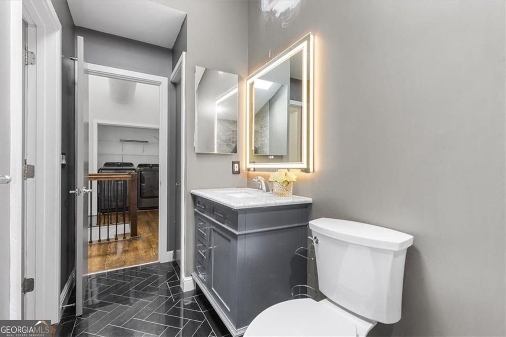 Gracious proportions and well-defined living spaces offer the perfect – image 41
