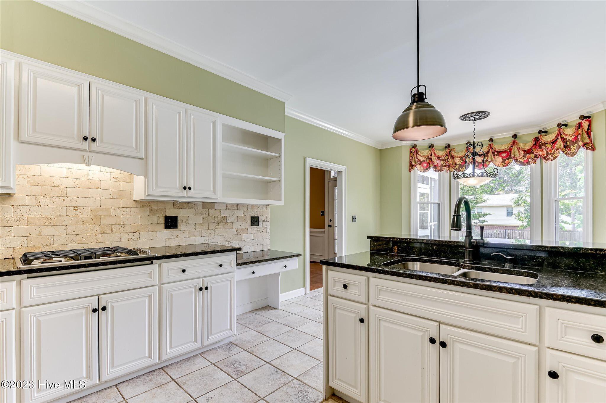 Welcome to this stunning brick home nestled on a quiet cul-de-sac in t – image 21