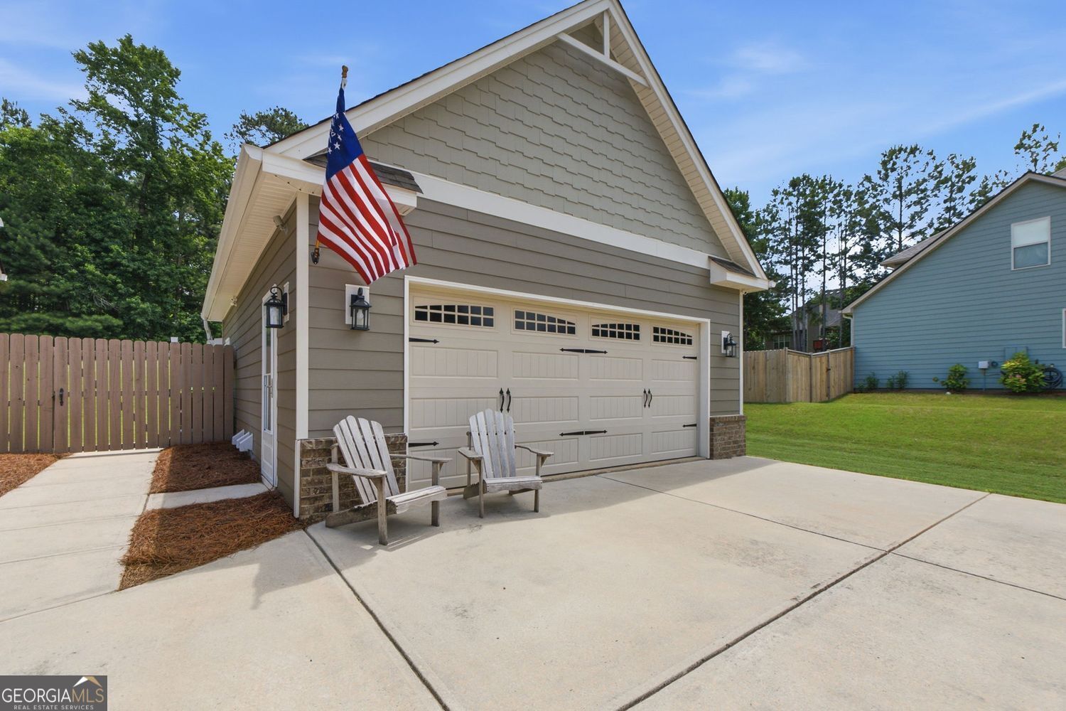 Incredible custom home with tons of bells and whistles in sought after – image 3