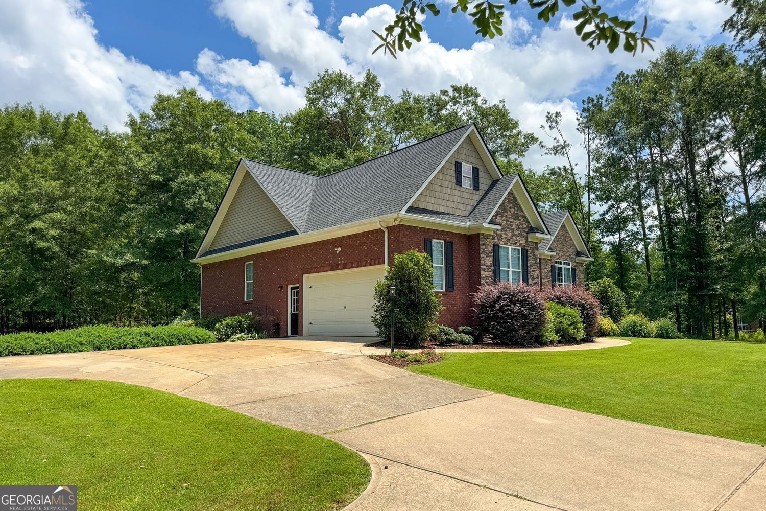 No HOA or restrictions! Full basement w/in-law suite! All Brick! Come – image 59