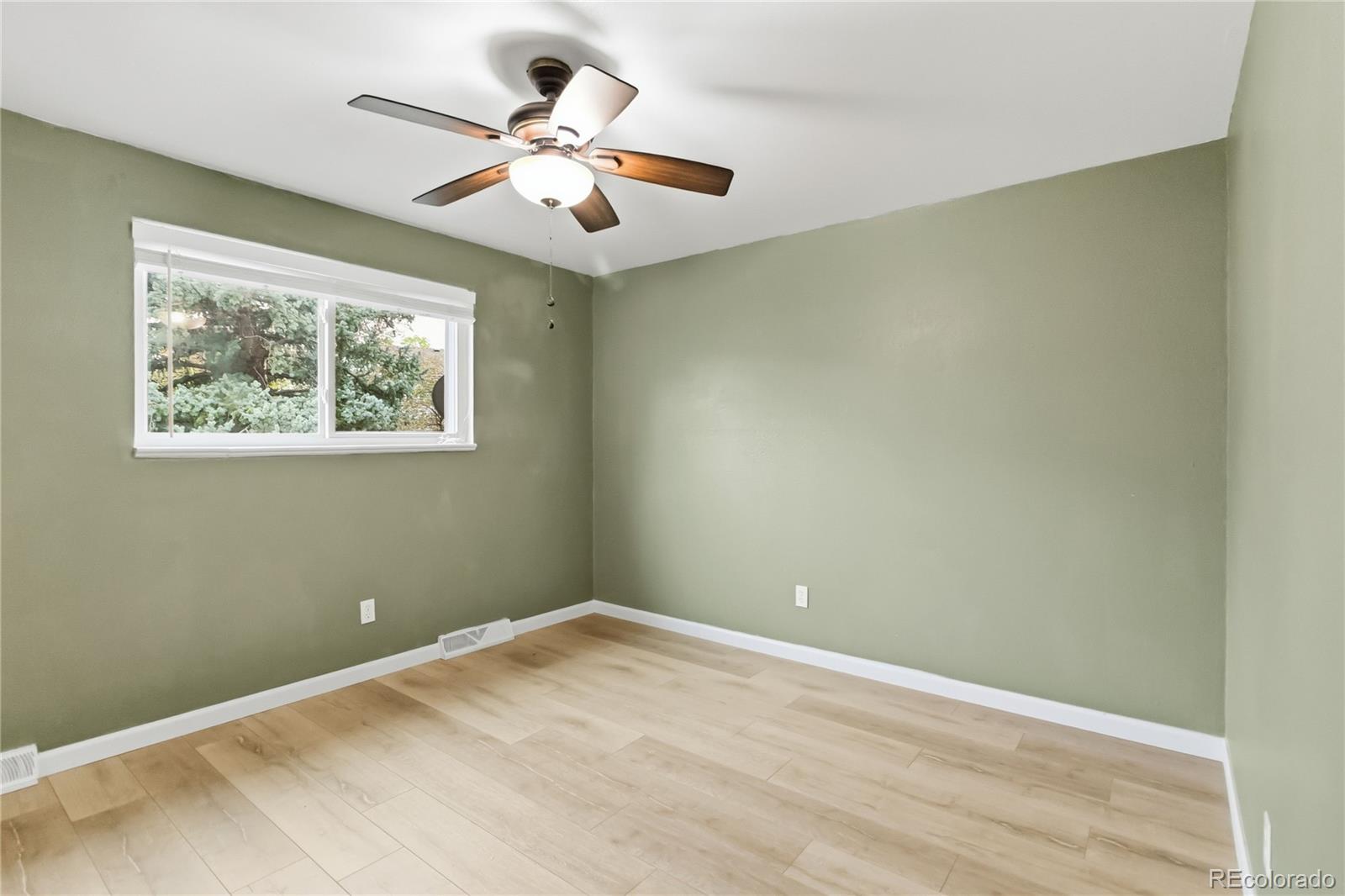 Lot 11 Blk 7 Bel-Vue Hts West 1st Flg – image 32