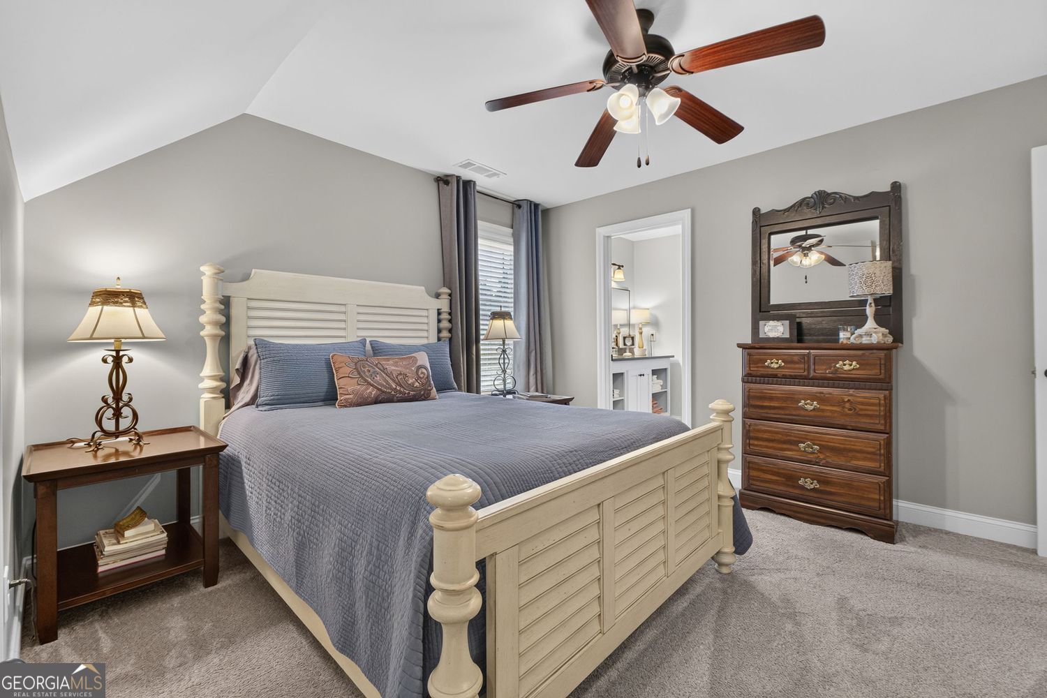 Incredible custom home with tons of bells and whistles in sought after – image 45