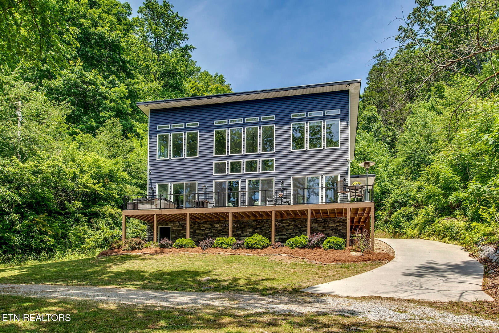 880 880 Skyline Drive, Harriman, Tennessee, 37748, USA, 3 Bedrooms Bedrooms, ,4 BathroomsBathrooms,Residential,For Sale,880 Skyline Drive,6c9e6ce5-d78a-4ae4-a55c-fa9f55