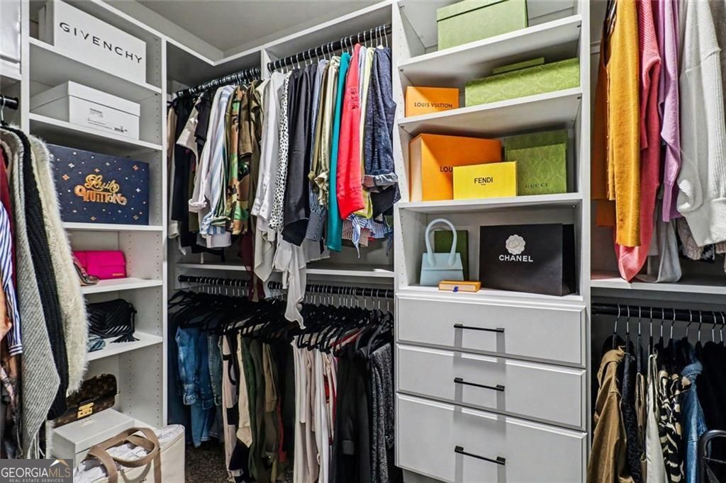 Why wait months for new construction when you can move right into a be – image 23