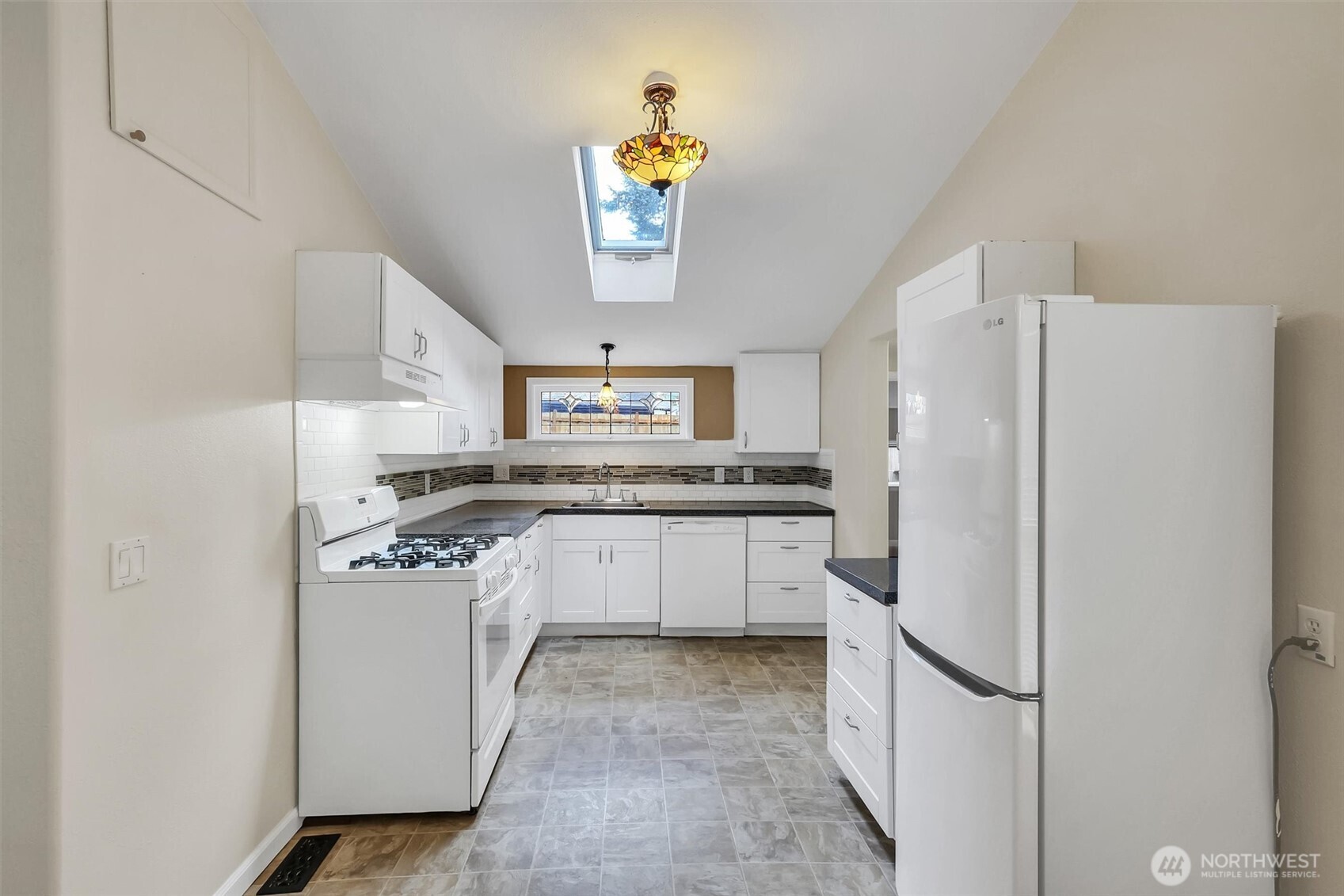 13722 13722 Interlake Avenue, Seattle, Washington, 98133, USA, 2 Bedrooms Bedrooms, ,2 BathroomsBathrooms,Residential,For Sale,13722 Interlake Avenue,2490690