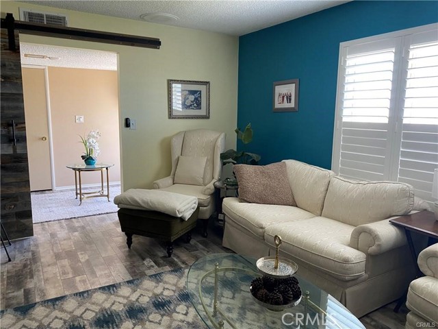 Ranch Style Single story home with over One acre lot - Sits high on a – image 3