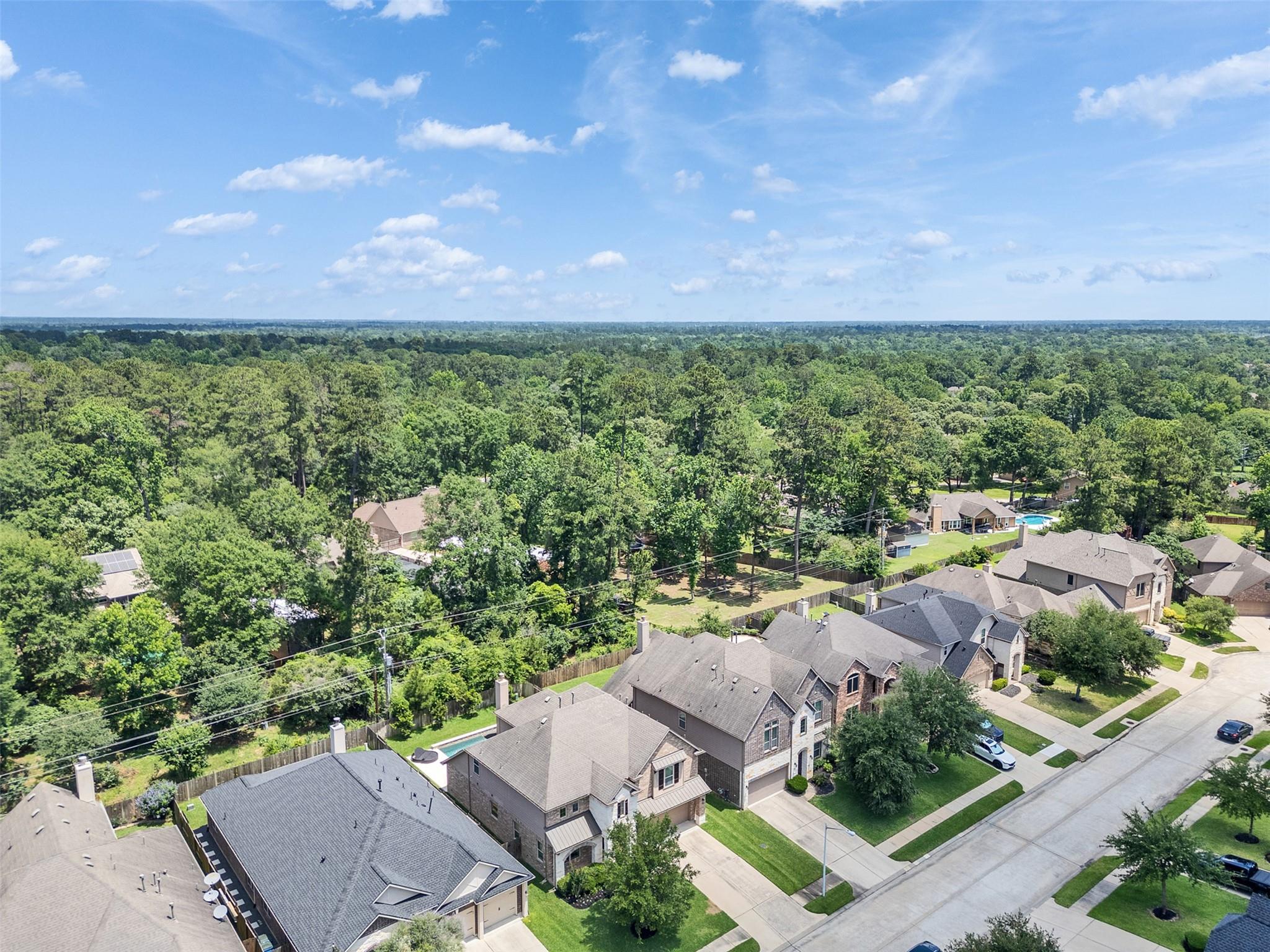 Nestled in a friendly community, this 4-bed, 3.5-bath home offers a pe – image 5