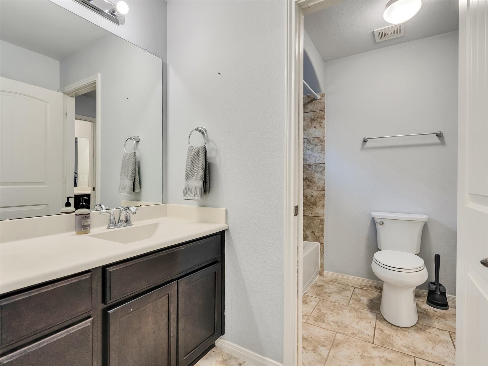 Nestled in a friendly community, this 4-bed, 3.5-bath home offers a pe – image 29