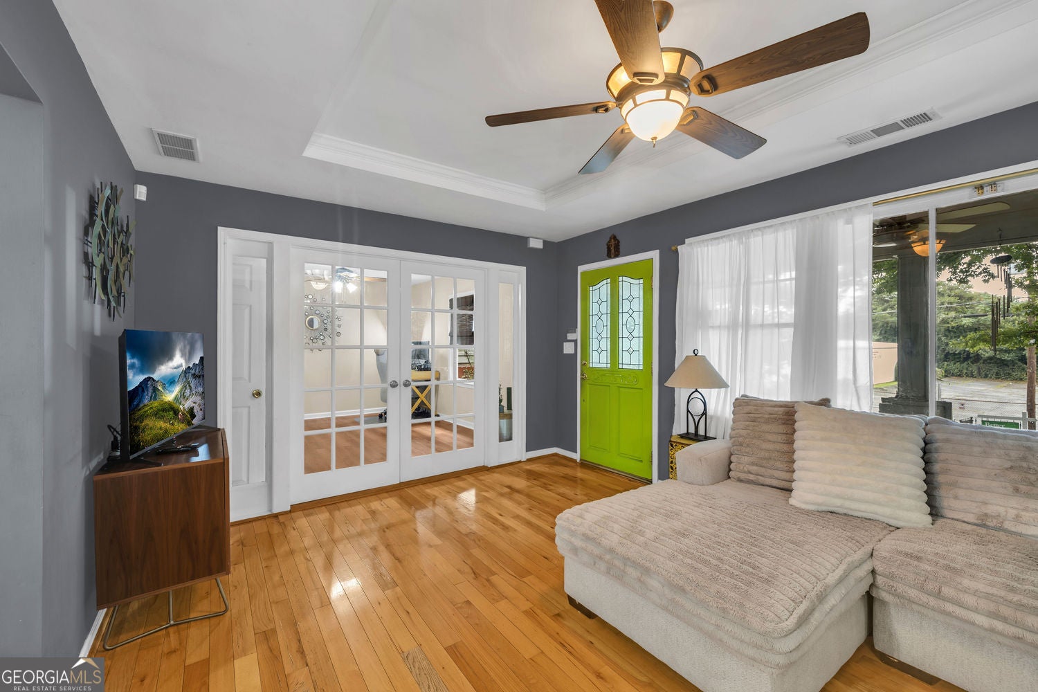 Come see this Grant Park Bungalow KITCHEN. LIVING ROOM AND BEDROOM/OFF – image 9