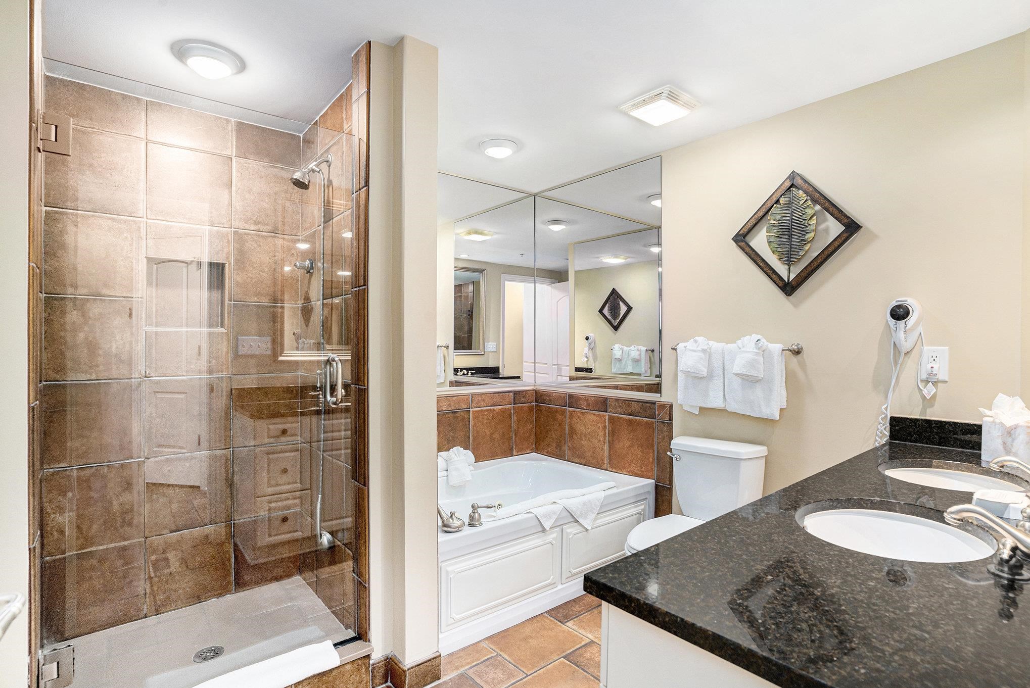 Experience upscale oceanfront living in this impeccably maintained 1-b – image 17