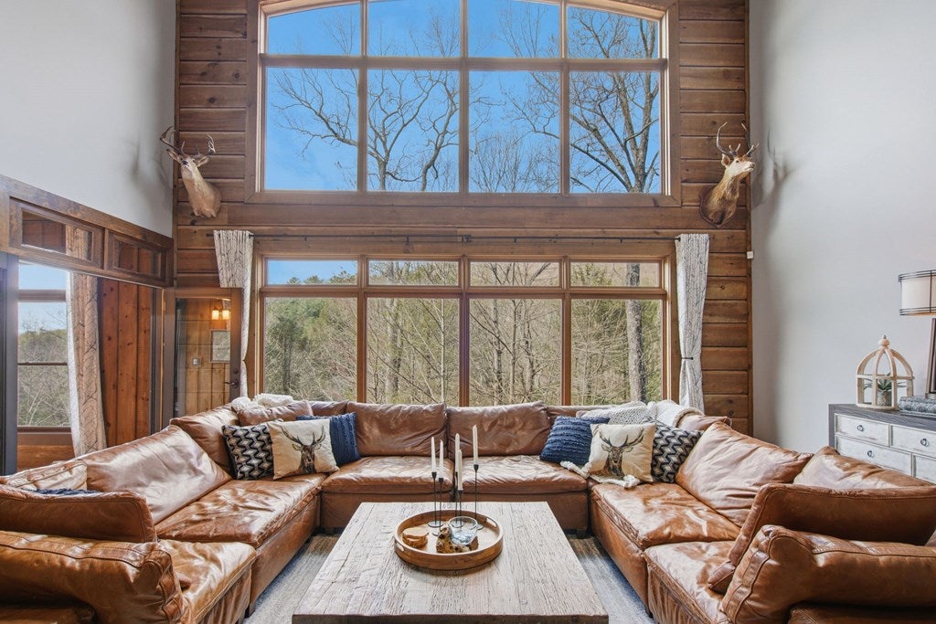 Architectural Mountain Sanctuary on 5+ Private Acres. Experience refin – image 26