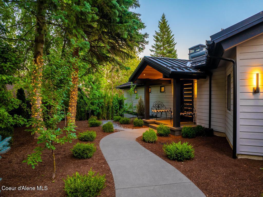 Lake front property with completely reimagined home, finished in 2024 – image 9