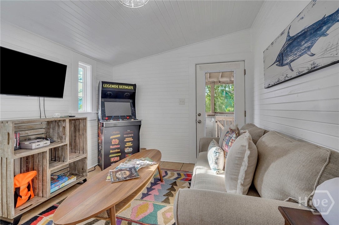 Charming raised, restored cottage in the heart of Tybee -a perfect ble – image 24