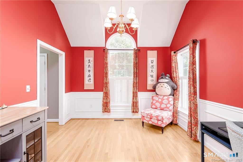 SPECTACULARLY DESIRABLE LOCATION! This rare-to-market single family is – image 8