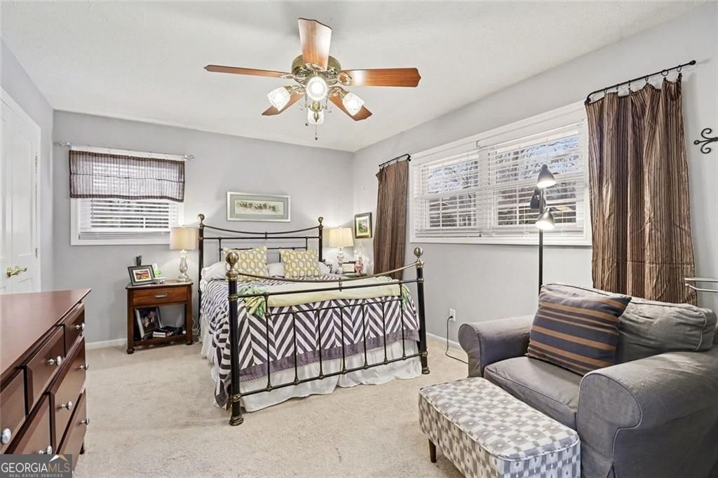 Beautifully updated and ideally located in the heart of Dunwoody, this – image 17