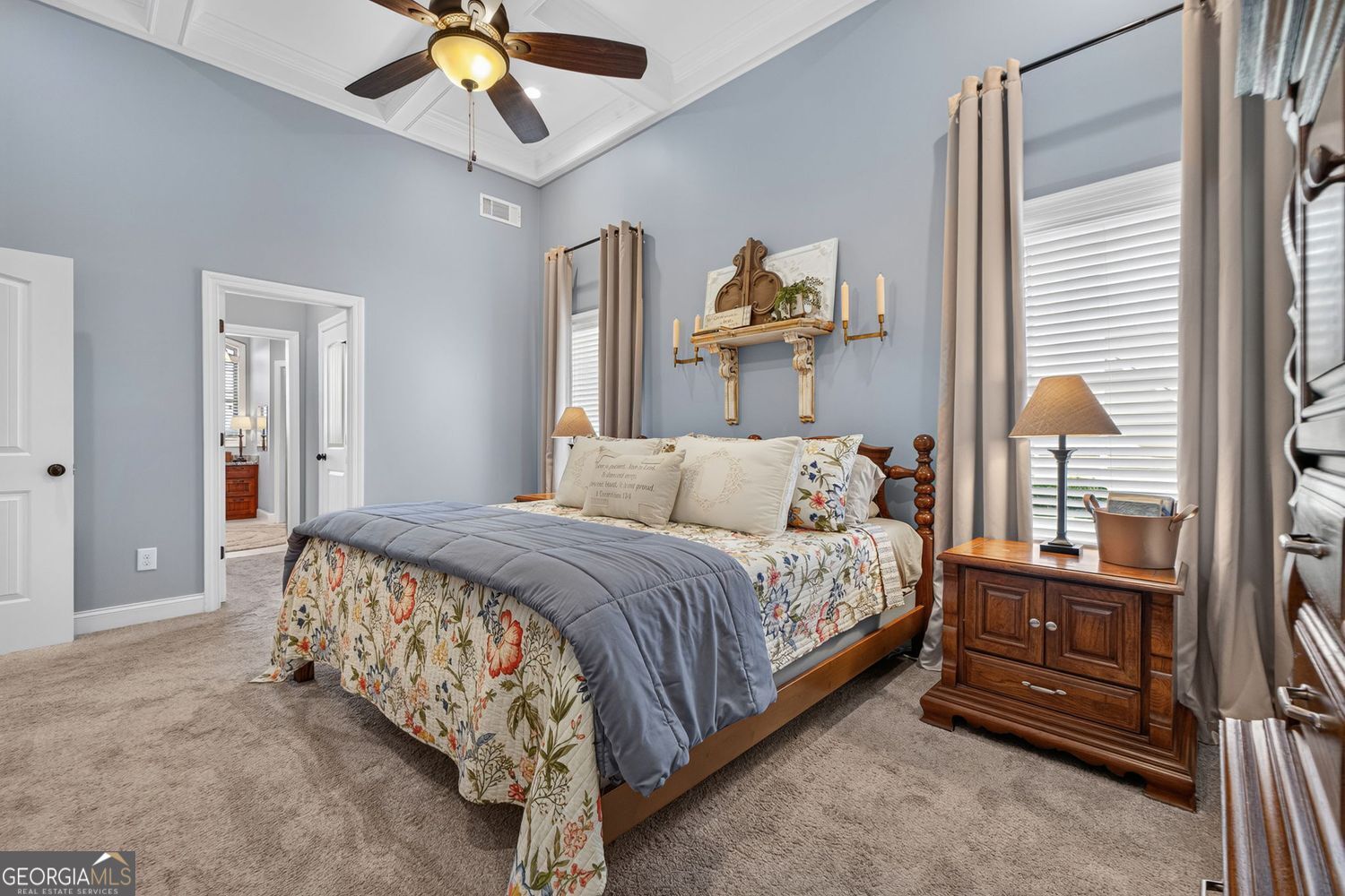 Incredible custom home with tons of bells and whistles in sought after – image 28