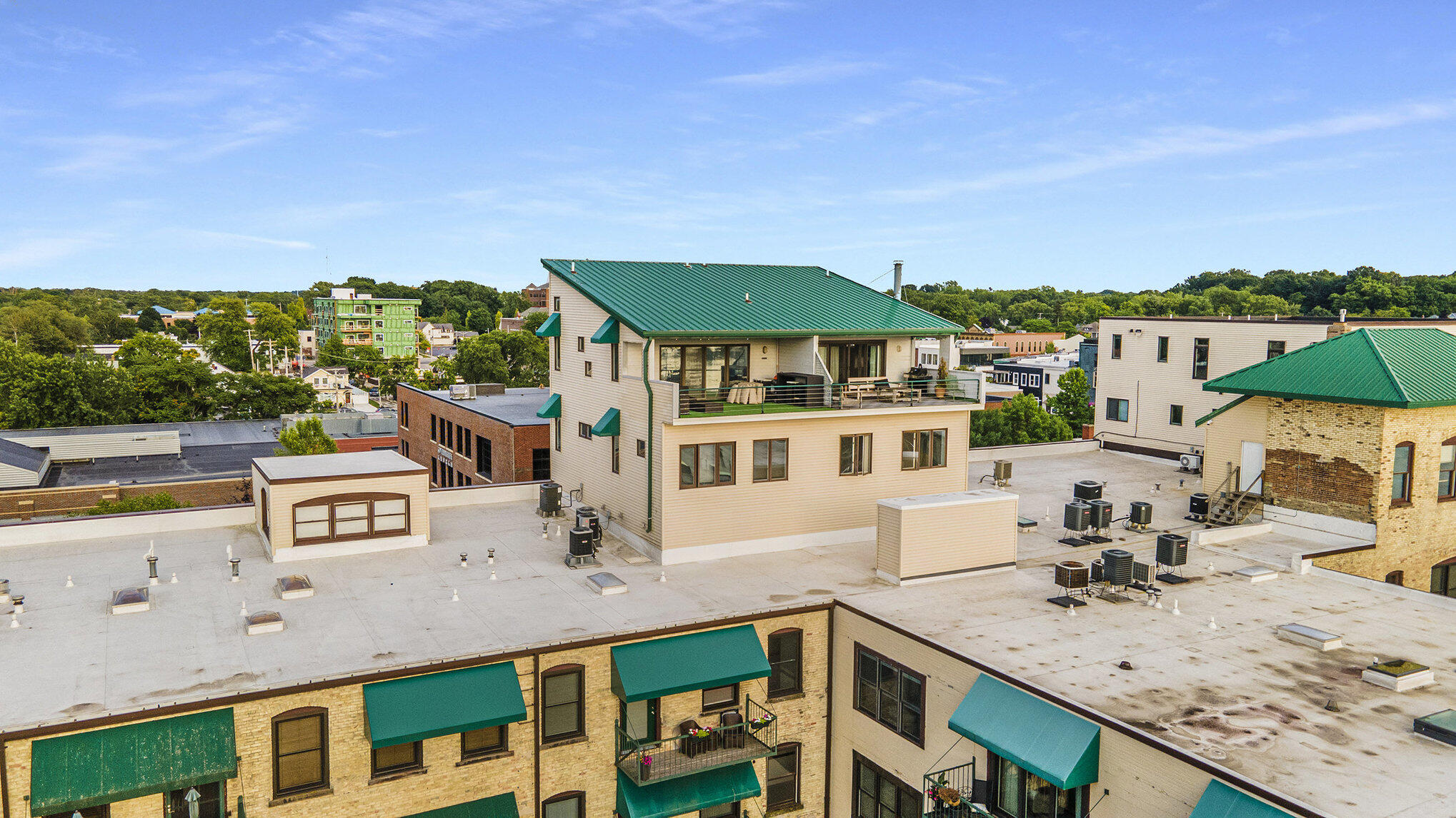 INVESTMENT OPPORTUNITY!! One of Grand Havens most prestigious properti – image 1