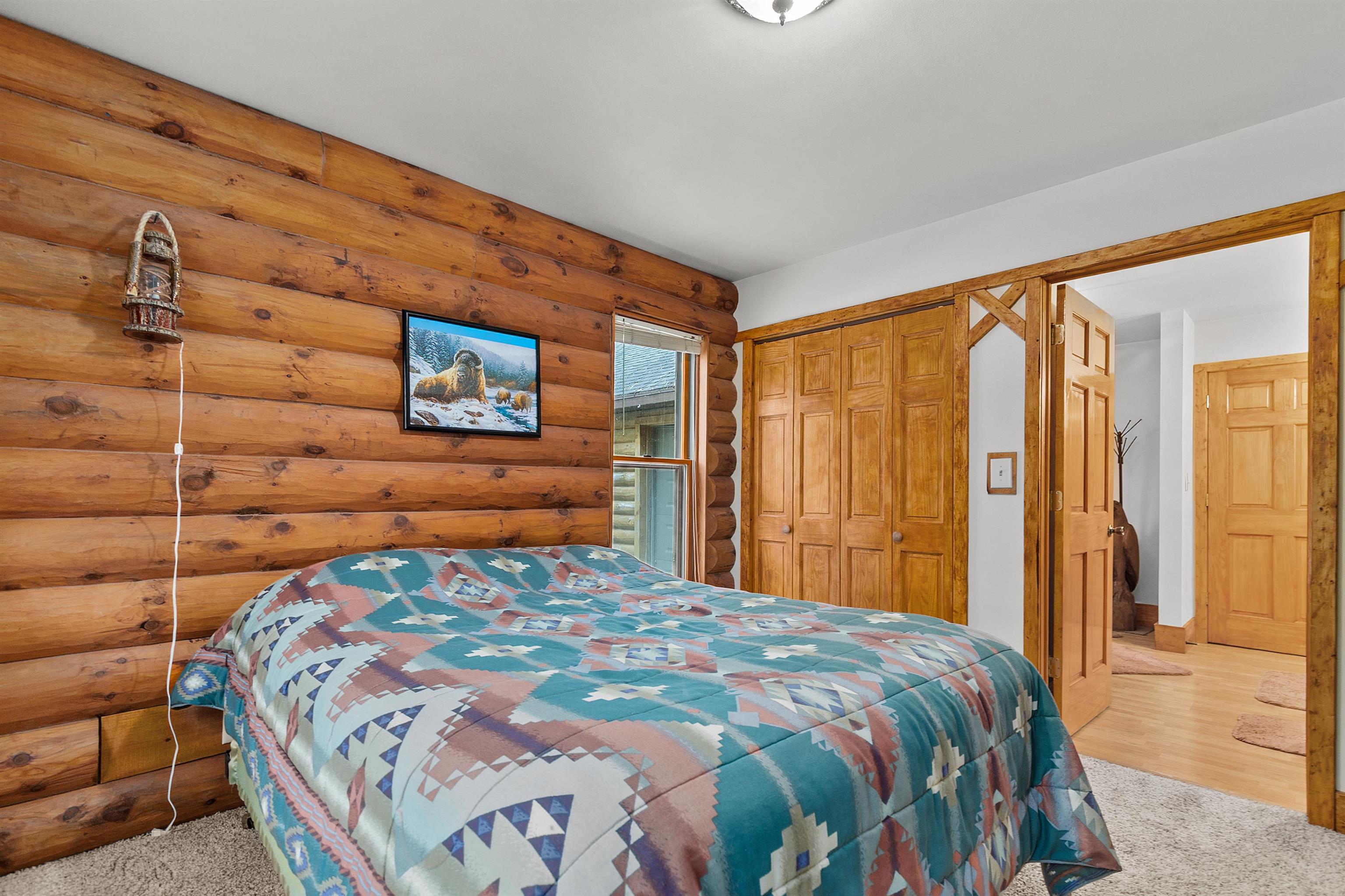 Experience the best of Legend Lake in this charming 1.5-story cottage. – image 19