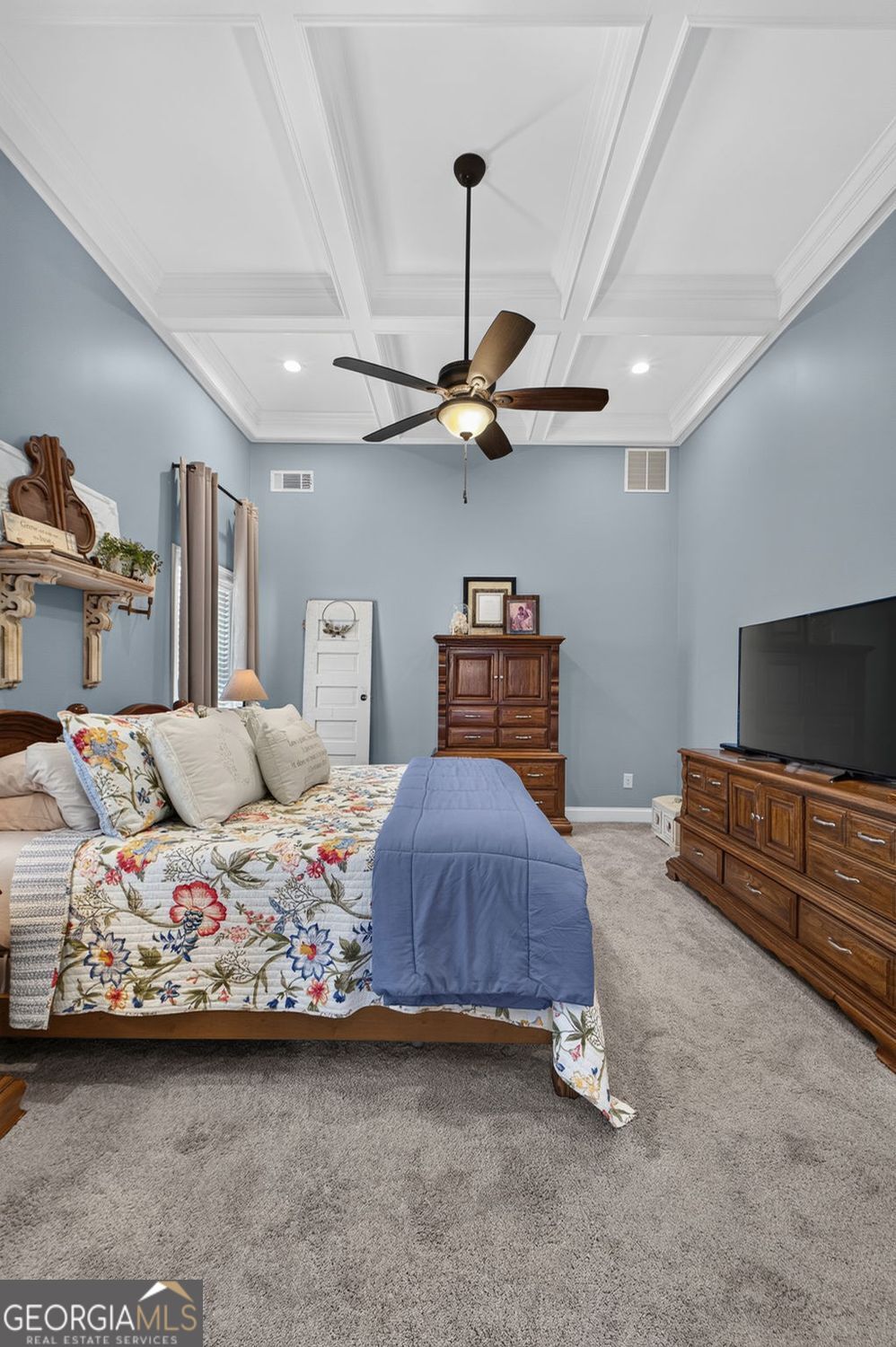 Incredible custom home with tons of bells and whistles in sought after – image 27