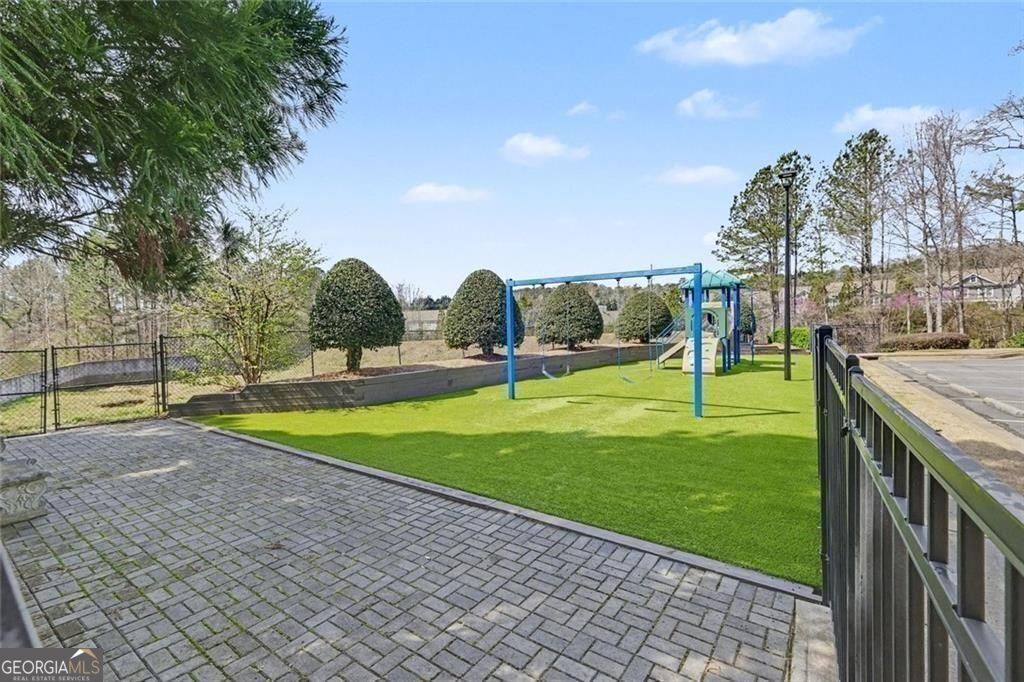 $5000 to BUYERS closing costs with acceptable offer! Beautiful east fa – image 34